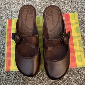 "Bare Traps" Brown Leather Slip on Clog size 6.5 NEW